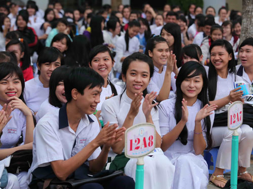 Học sinh TP.HCM tham gia các buổi khởi động của chương trình Tư vấn mùa thi 2015 - Ảnh: Đào Ngọc Thạch