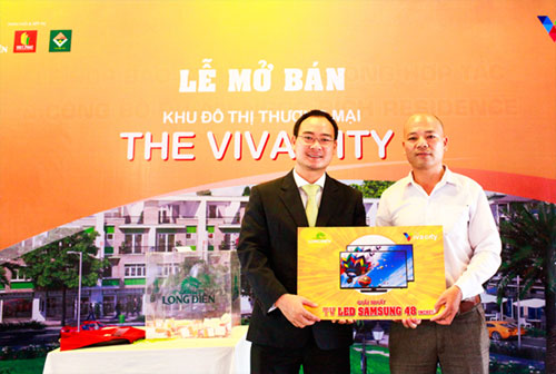 Khách hàng Phạm Bá Thắng – người đầu tư 4 nền đất tại The Viva city trúng Giái nhất