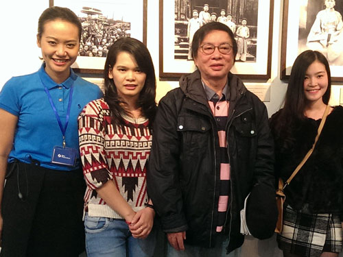 Từ trái qua: Giám đốc Hãng phim Xanh Hồng Ánh, đạo diễn phim Nguyễn Thị Thắm, đạo diễn Đặng Nhật Minh và người cháu chị Phụng trong một buổi ra mắt phim - Ảnh: Blue Productions