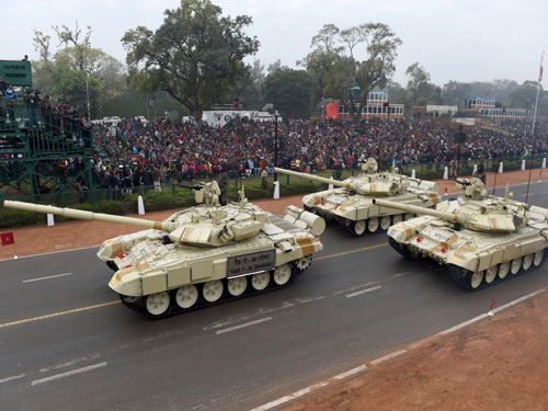 Xe tăng Ấn Độ diễn tập cho lễ diễu binh ngày 26.1 tại Rajpath - Ảnh: AFP
