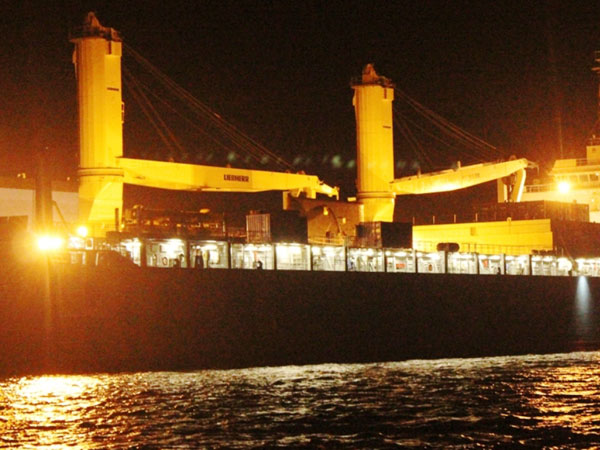 Tàu ngầm Hải Phòng về đến vịnh Cam Ranh
