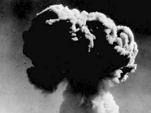 Ảnh nổ bom nguyên tử đầu tiên của Trung Quốc nổ vào ngày 16.10.1964 - Ảnh: China.org.cn