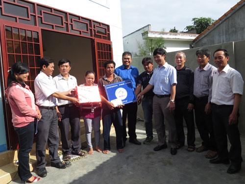 Trao nhà nhân ai cho gia đình Nguyễn Văn Lanh