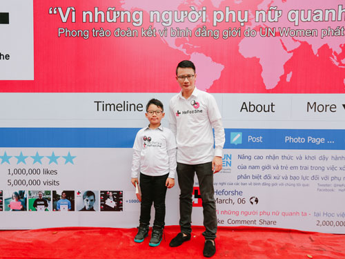 Nhạc sĩ - ca sĩ Hoàng Bách và con trai trở thành đại sứ hình ảnh của HeForShe tại VN - Ảnh: Tú Anh