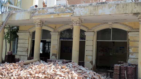 Đập bỏ trụ sở bưu điện 120 năm tuổi ở Phan Thiết