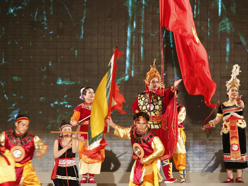 Hình ảnh vua Quang Trung trên sân khấu Khát vọng trẻ 9 - Ảnh: Bạch Dương