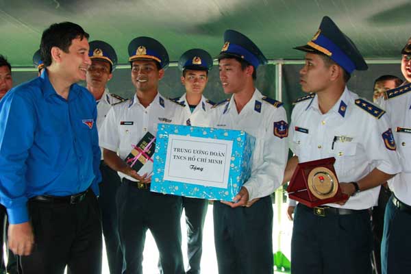 Anh Nguyễn Đắc Vinh thăm  Bộ Tư lệnh Vùng cảnh sát biển 2