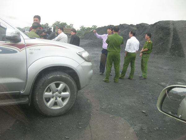 Điều tra vụ chôn giấu hàng vạn tấn than trong mỏ