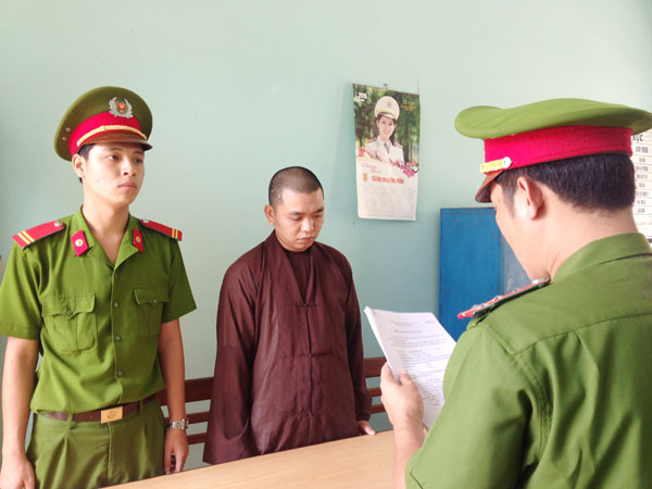 Hồ Sỹ Quỳnh bị bắt tạm giam về h&agrave;nh vi đ&aacute;nh bạc	ẢNH: NGUYỄN T&Uacute;
