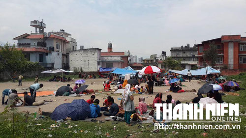 Người dân ngủ ngoài đường la liệt sau thảm họa - Ảnh: Rhýthm Khapangi Magar từ Nepal