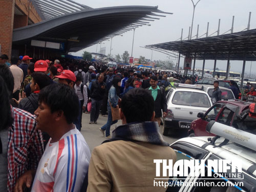 Sân bay ở Kathmandu đông nghìn nghịt người - Ảnh: Nhân vật Kim Cương cung cấp