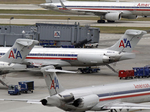 Nhiều chuyến bay của hãng American Airline bị trễ vì iPad của phi công hỏng - Ảnh: Reuters