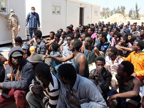 Người tị nạn tại một trung tâm giam giữ ở Misrata, Libya - Ảnh: AFP