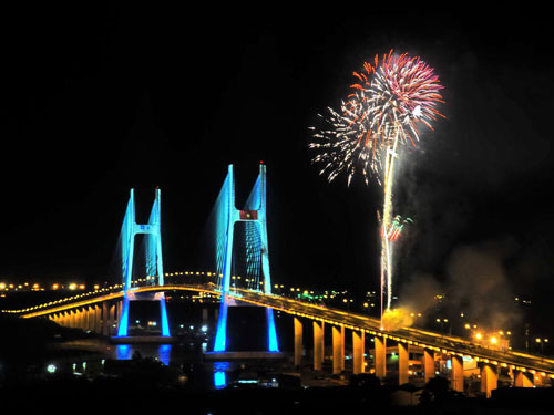 Cầu Phú Mỹ trong ngày khánh thành 2.9.2009 - Ảnh: Diệp Đức Minh