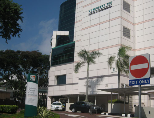 Trung tâm ung thư quốc gia Singapore (NCCS) là nơi được nhiều hãng dược thế giới đưa thuốc ung thư mới đến thử nghiệm . -Ảnh: Thục Minh