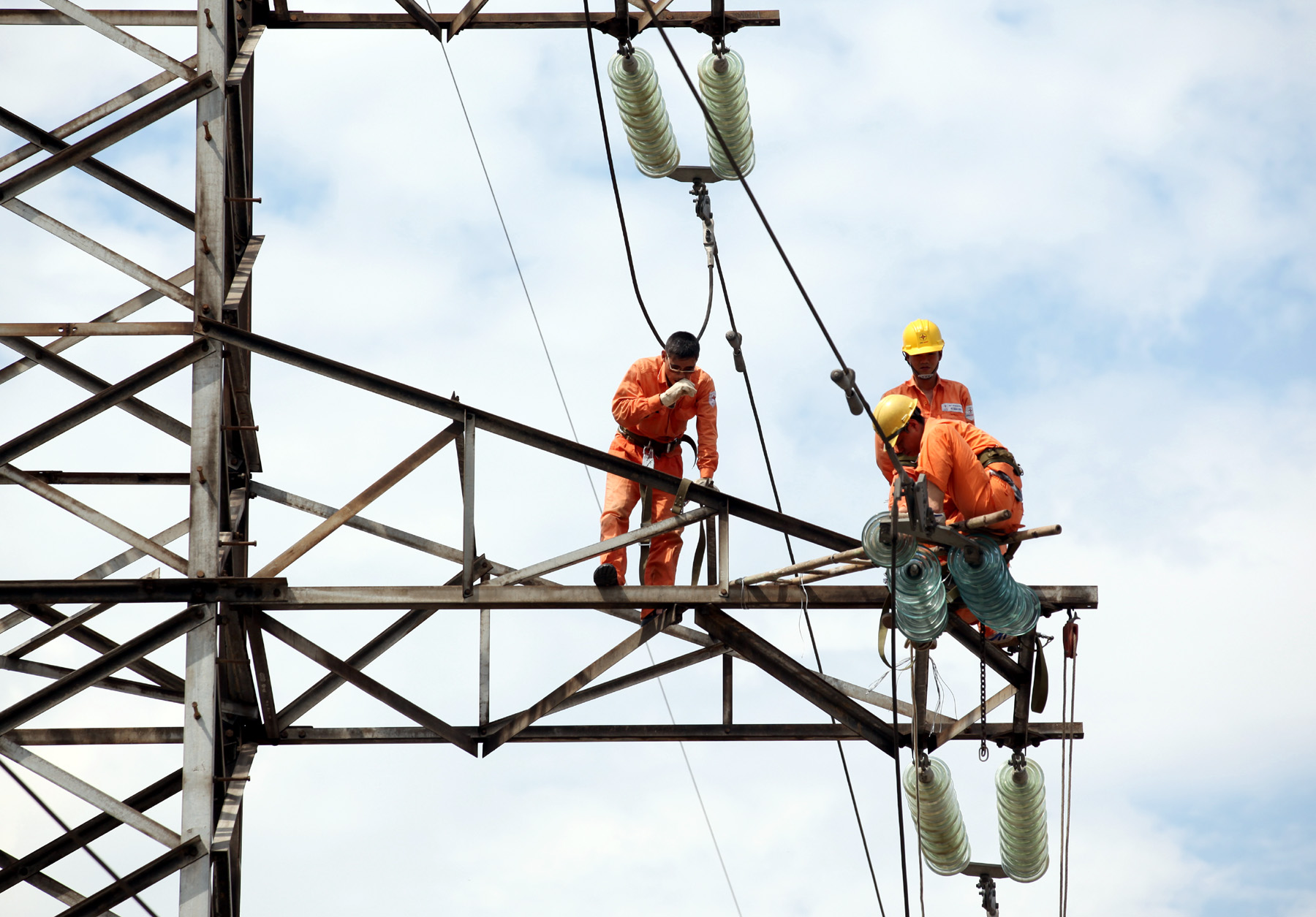 Sao phải trả tiền cho điện thất tho&aacute;t 