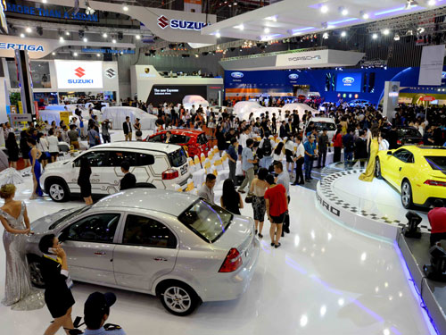 Người tiêu dùng đang rất mong chờ giá ô tô sẽ giảm đáng kể từ năm 2018 - Ảnh: D.Đ.Minh