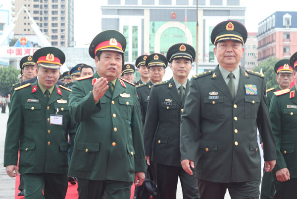 Giao lưu hữu nghị quốc phòng biên giới Việt - Trung