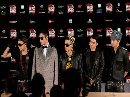 Big Bang trở lại sau 3 năm và “oanh tạc” các bảng xếp hạng Hàn Quốc - Ảnh: AFP
