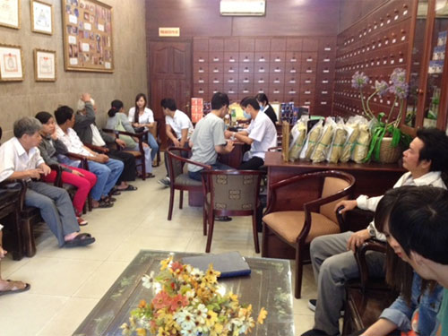 Hằng ngày, Phòng khám Bảo Thanh Đường 210 Lê Lai, Q1, TPHCM tiếp nhận điều trị cho rất nhiều bệnh nhân bị bệnh vẩy nến và các bệnh ngoài da mãn tính khác.