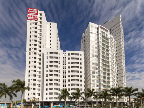 Hình thực tế khu căn hộ cao cấp Him Lam Riverside, Q.7 với 931 căn hộ. Dự án đã thu hút nhiều khách hàng mua để ở và đầu tư với chính sách nhận nhà ở ngay nhưng khách hàng vẫn được trả chậm đến 4 năm