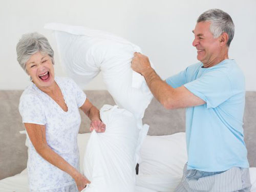 “Chuyện ấy” tuổi xế chiều giúp các cặp đôi hạnh phúc hơn - Ảnh: Shutterstock