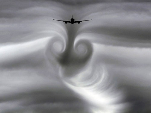 Ngành hàng không đang bị ảnh hưởng trực tiếp từ tình trạng ấm lên toàn cầu - Ảnh: io9.com
