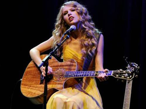 Taylor Swift với hình tượng ‘công chúa đồng quê’. AFP