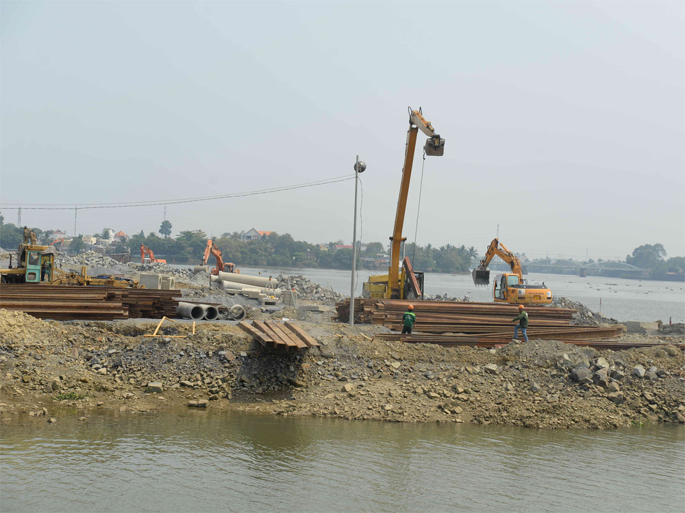 Dự án lấp sông Đồng Nai đang gây ô nhiễm môi trường trầm trọng - Ảnh: Diệp Đức Minh
