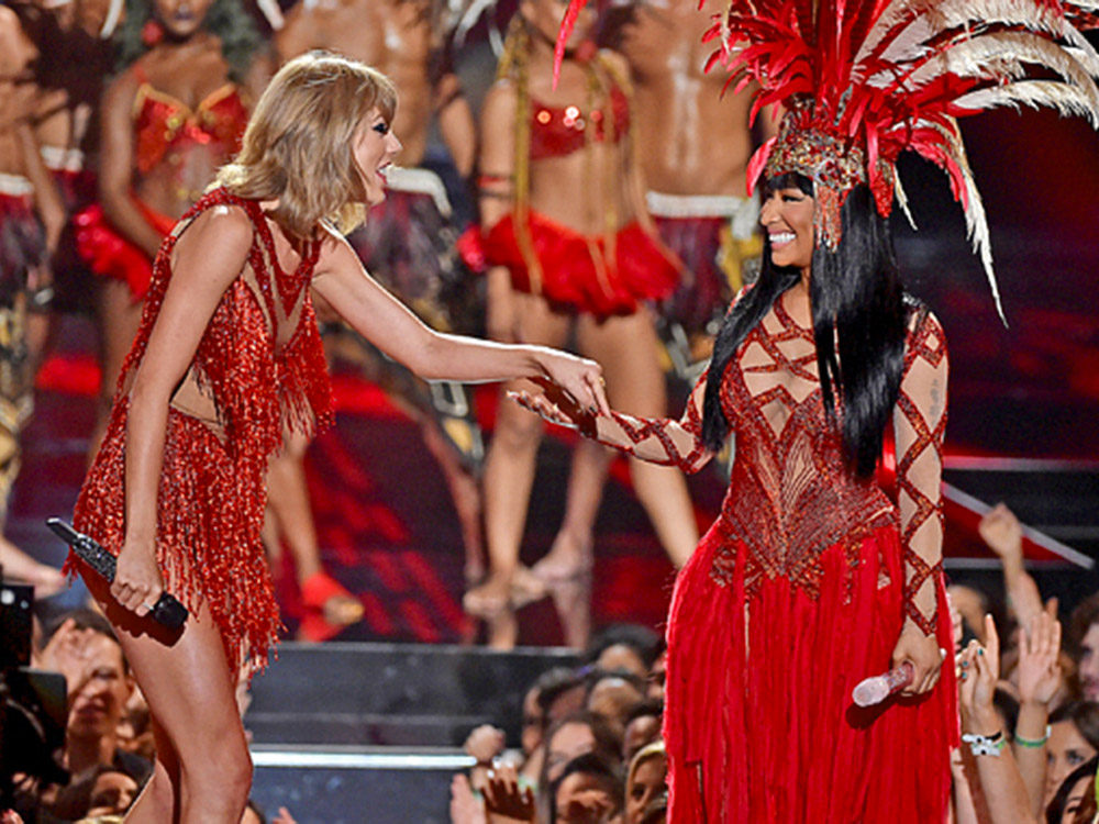Màn trình diễn mở màn ấn tượng của Taylor Swift và Nicky Minaj