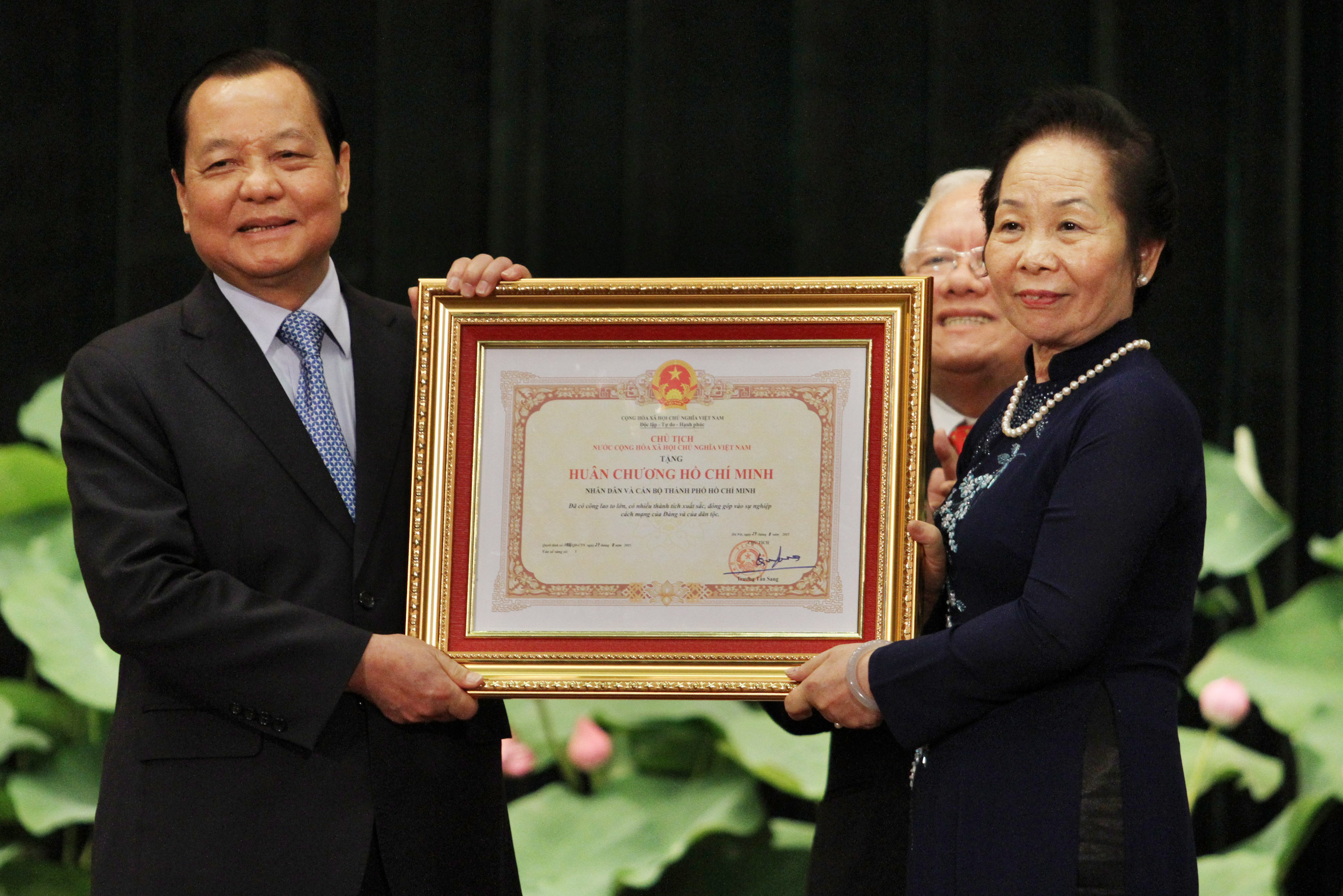 TP.HCM đón nhận Huân chương Hồ Chí Minh