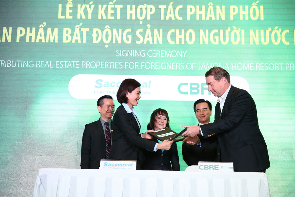 Sacomreal ký kết hợp tác với CBRE phân phối dự án cho khách ngoại