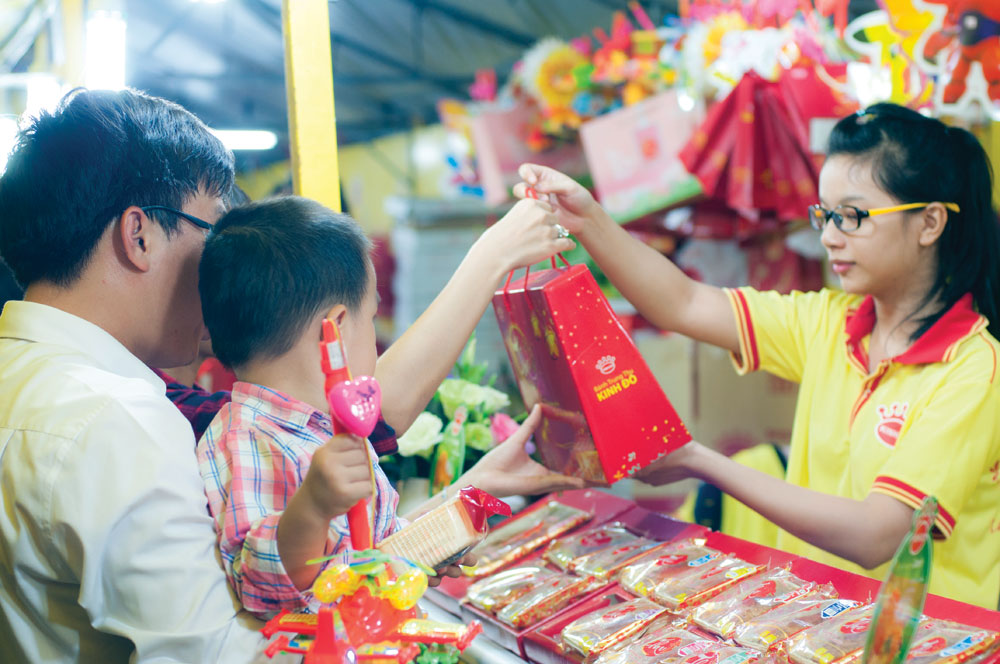 Một cửa hàng bánh trung thu Kinh Đô tại Bình Dương - Ảnh: Thanh Đảo