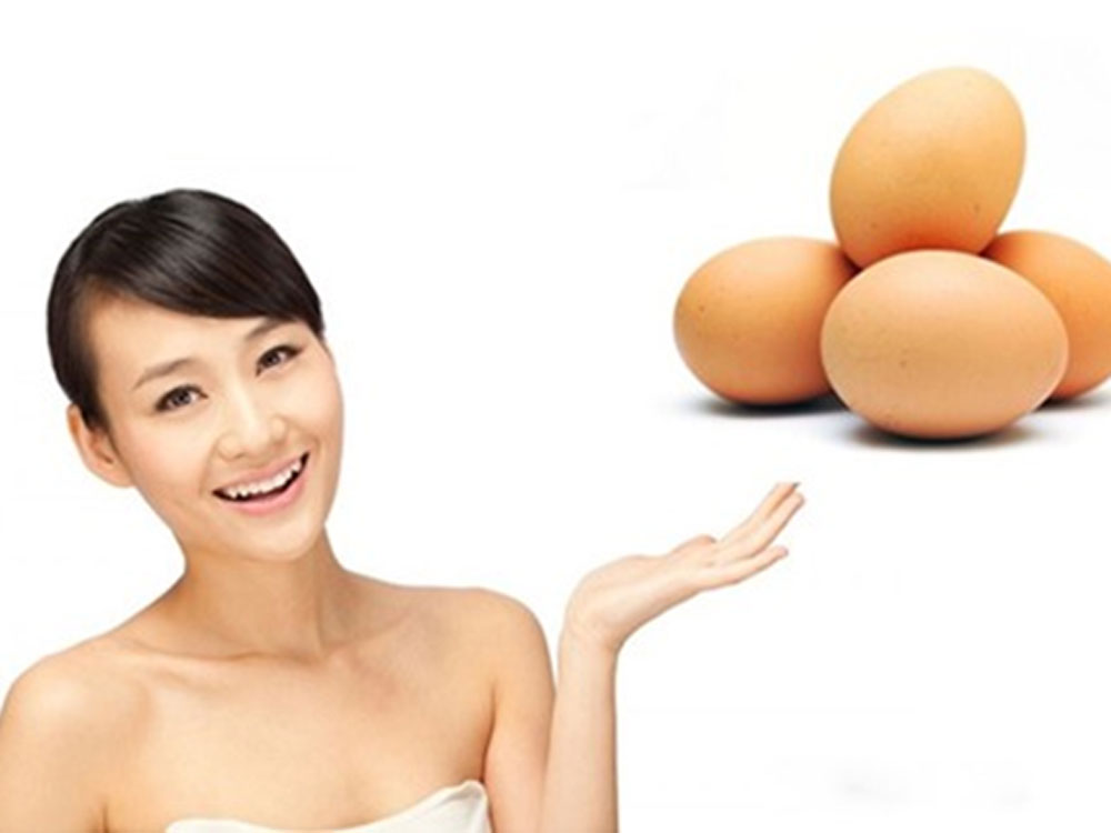 Trứng gà giúp da khỏe mạnh, se khít lỗ chân lông