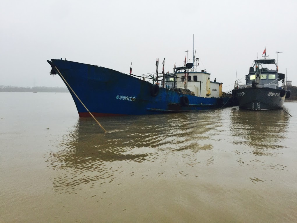 Tàu Trung Quốc bị lai dắt về Hải Phòng