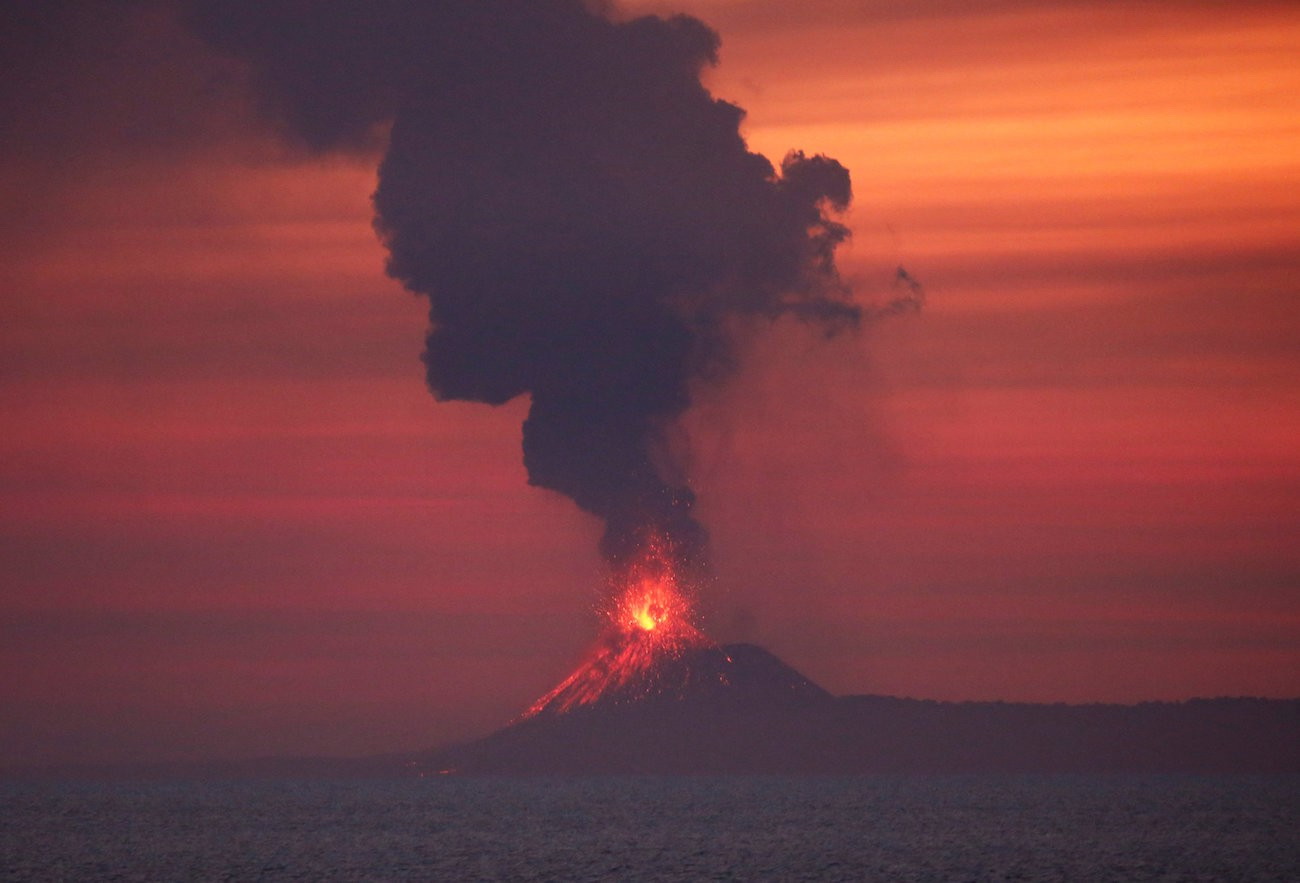 Núi lửa Anak Krakatau phun trào vào ngày 22.9	