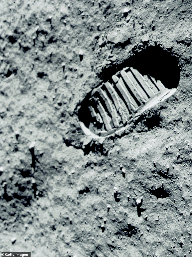 Cây bút cứu mạng hai phi hành gia Mỹ trên mặt trăng