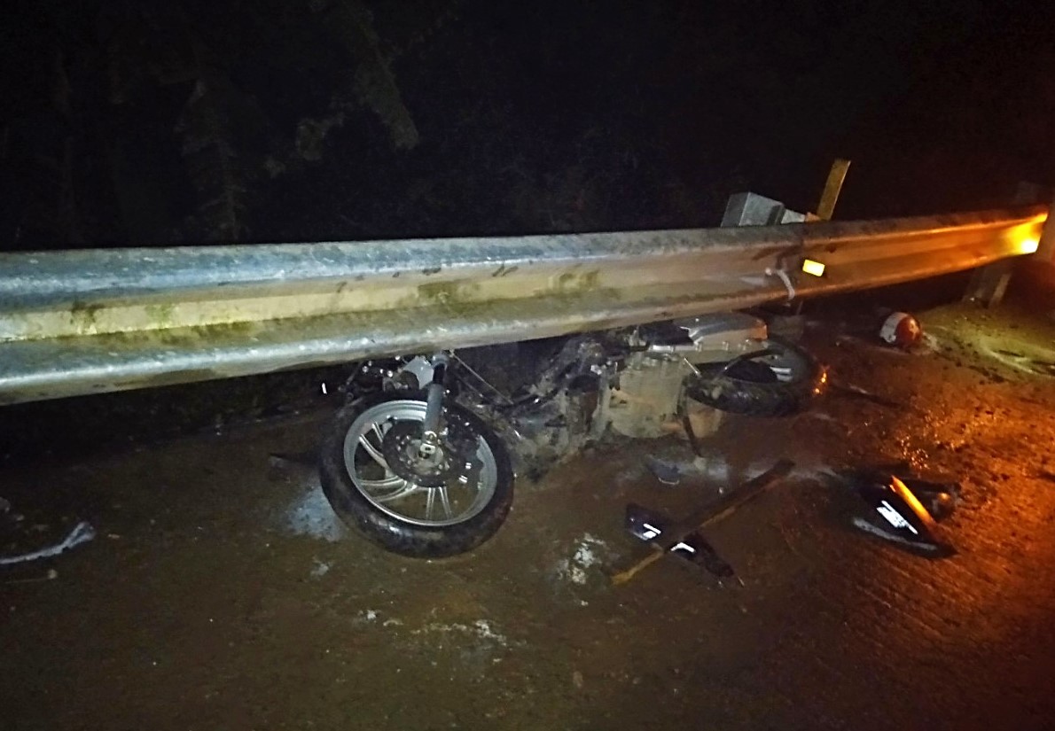 Xe tải tông nát xe máy trên Quốc lộ 20, 2 người thương vong