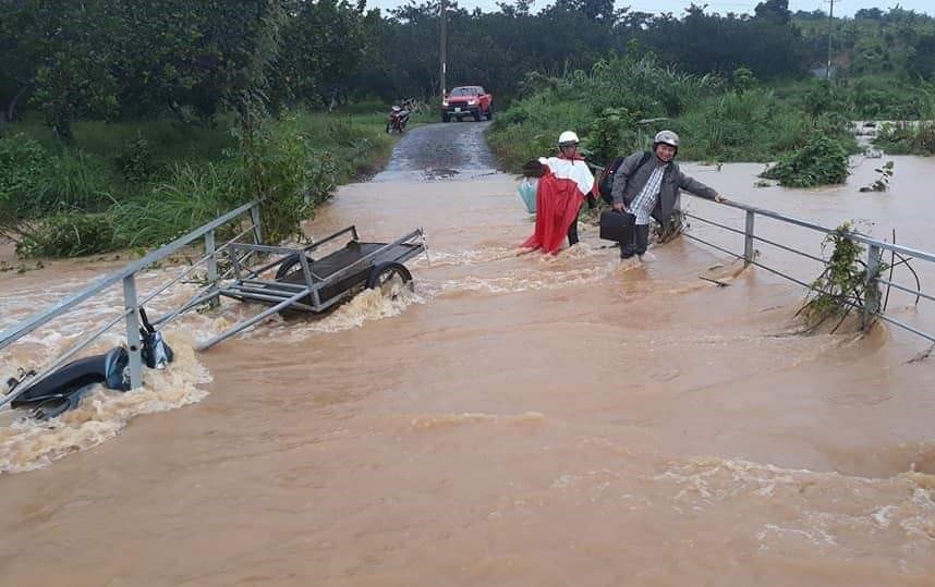 Lâm Đồng: Mưa lớn làm ngập úng khắp nơi, gần 150 căn nhà bị ngập sâu