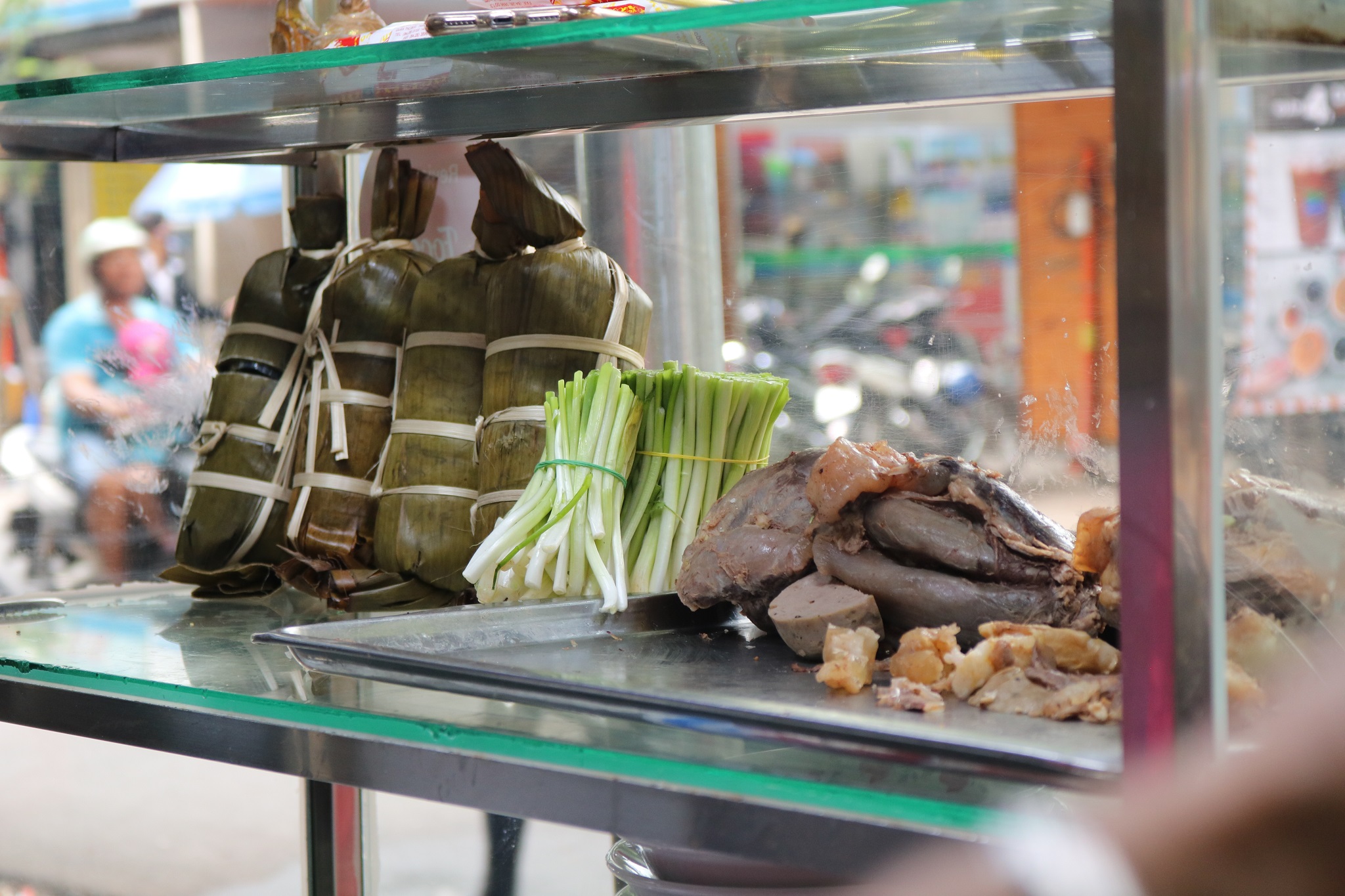 Bún bò Huế Như Ý: Người Huế nấu ăn ngon “chạy” vào Sài Gòn hết rồi