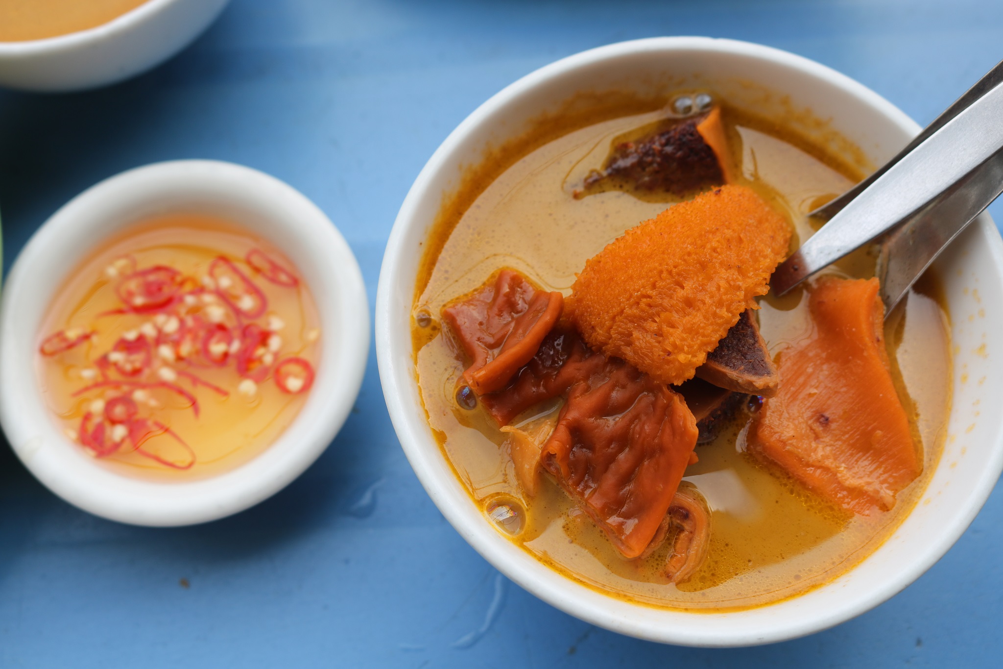 Phá lấu bò, món ngon đường phố Sài Gòn ngày nào cũng có người ăn