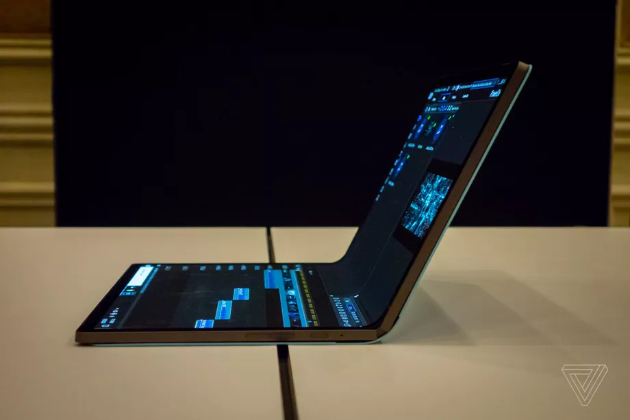 Intel công bố laptop màn hình gập mang thiết kế tương lai