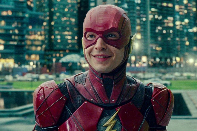 Công chúng đòi đuổi sao 'The Flash' khỏi dự án mới sau video bóp cổ fan nữ 