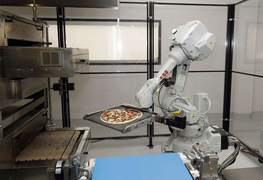 Robot nấu ăn - giải pháp an toàn thực phẩm trong mùa dịch 