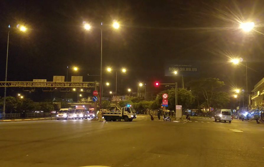 TP.HCM: Phong tỏa đại lộ Võ Văn Kiệt vì xe ben “làm loạn” trên đường