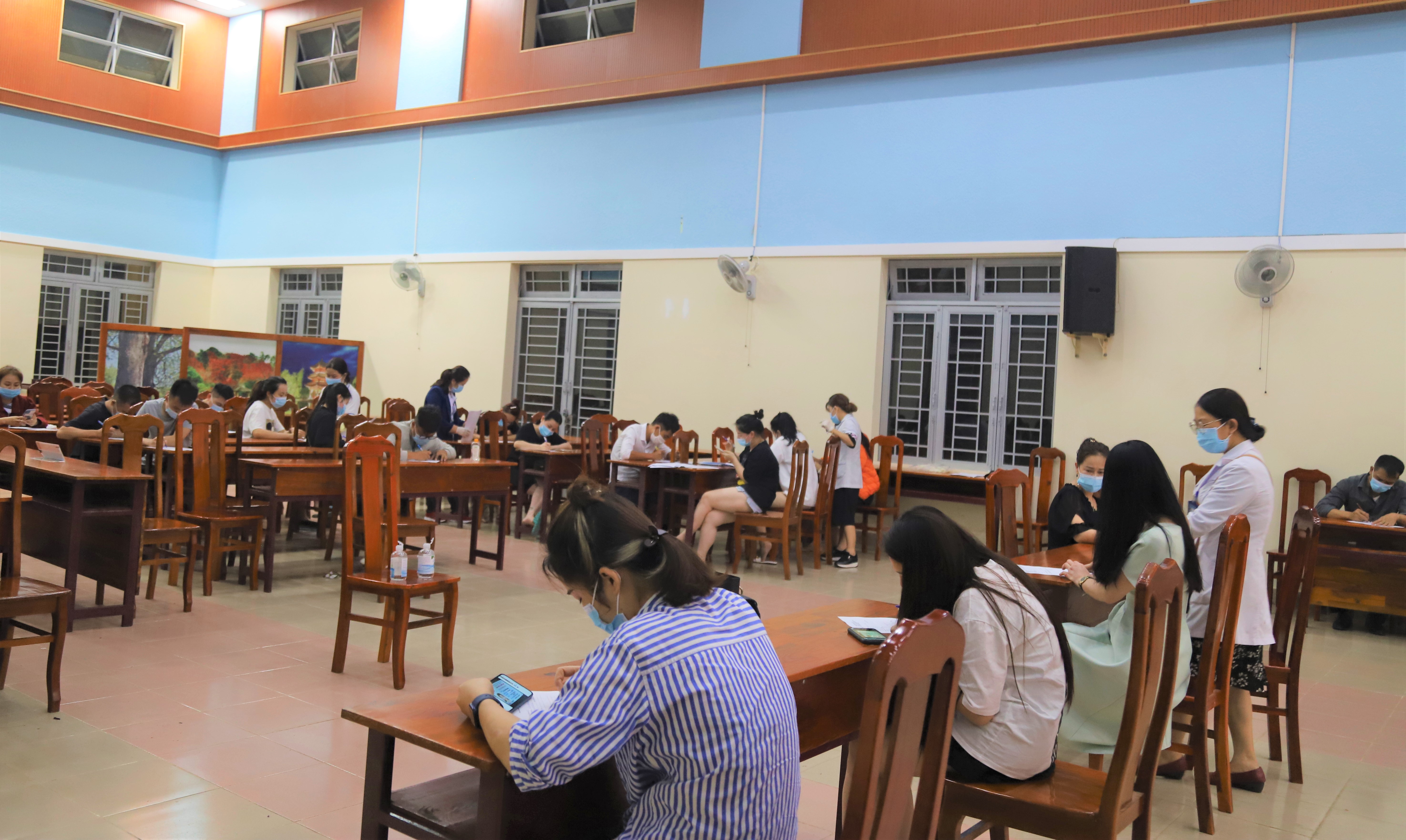 Lâm Đồng: 31 người từ nhiều tỉnh, thành vô tư tham khai trương thẩm mỹ viện 