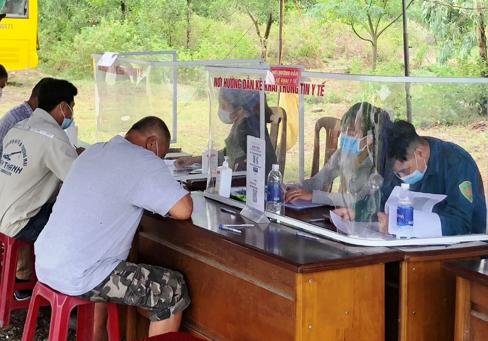 Miền Trung căng mình chống dịch