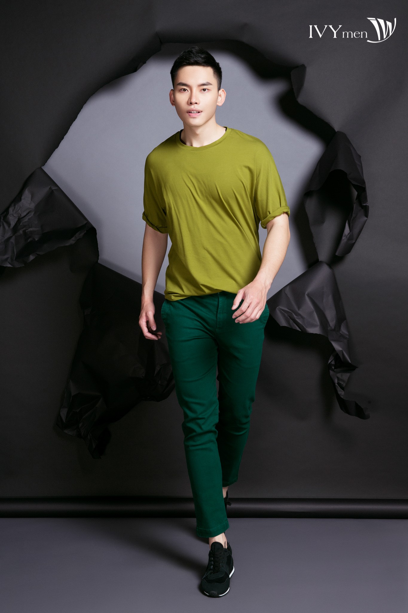 IVY men - Thương hiệu thời trang nam của IVY moda đặc biệt quan tâm xây dựng và định hướng phong cách cho người mặc - điều mà nam giới Việt còn khá rụt rè và thiếu chú trọng