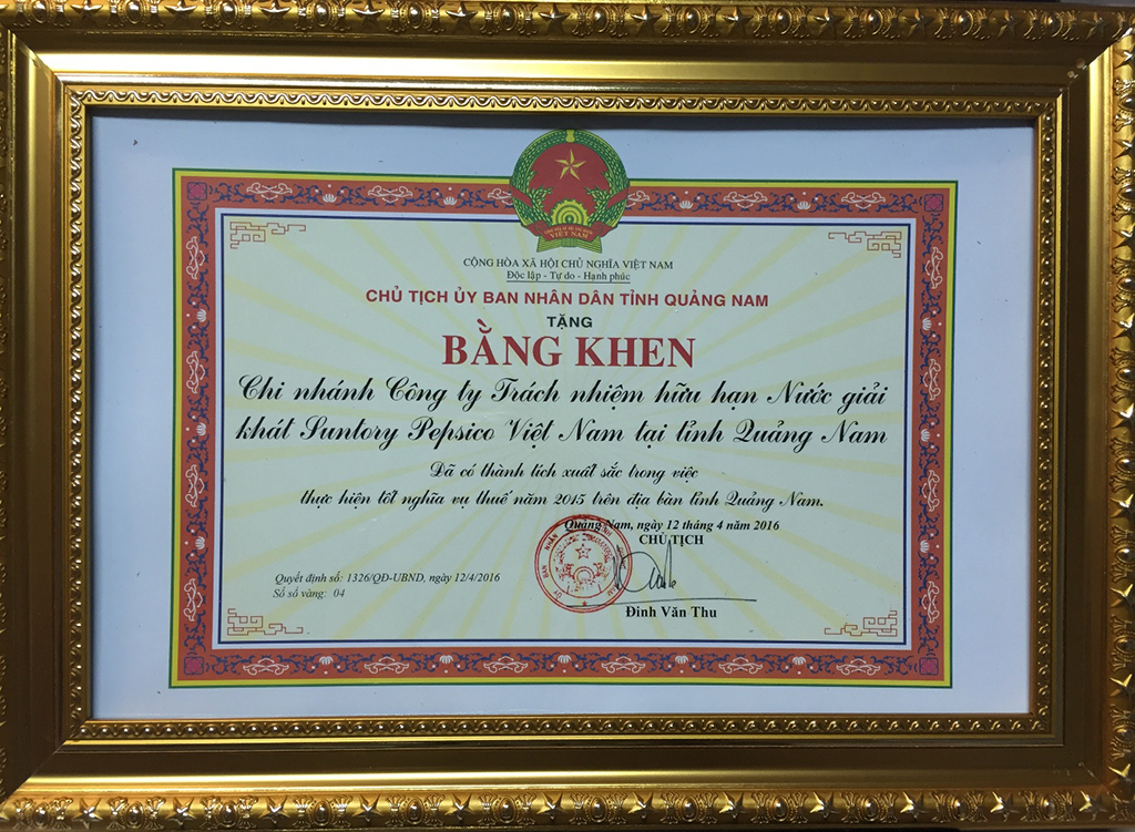 Suntory PepsiCo tại Quảng Nam được nhận bằng khen của UBND tỉnh Quảng Nam trong việc thực hiện xuất sắc nghĩa vụ về thuế năm 2015 