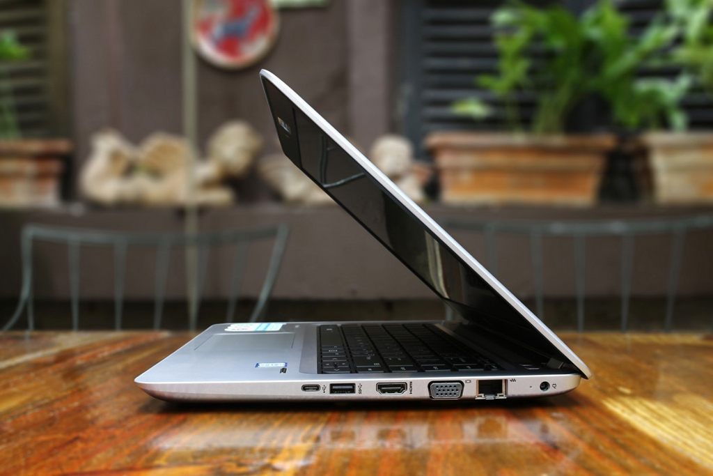 ProBook 400 series G4 được trang bị khá nhiều tiện ích thông minh để hỗ trợ người dùng trong công việc lẫn giải trí